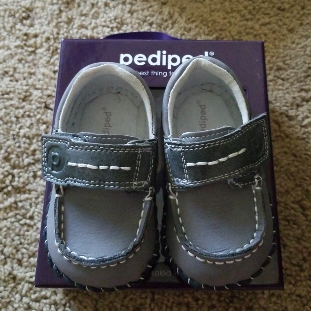 NIB gray pediped loafers size 6-12M
